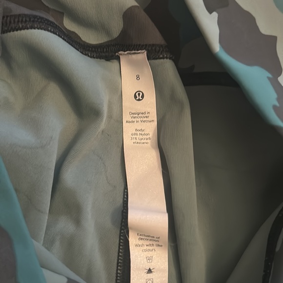 Lululemon camo pants size 8 - Picture 3 of 3